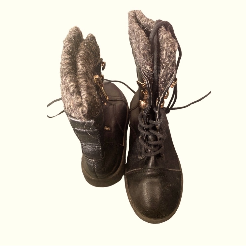Link-Girls boots Size 10 little girls black shoelace boot
